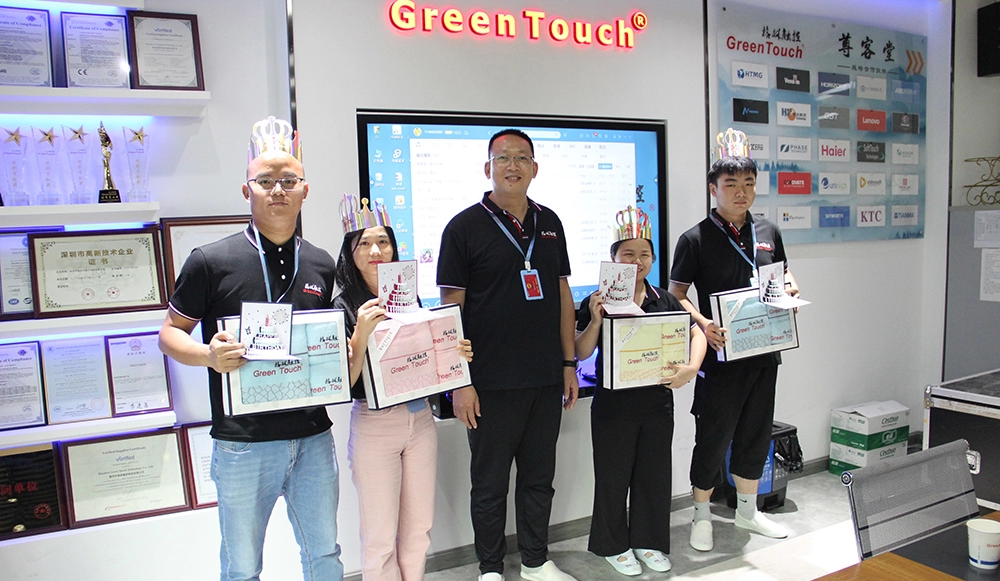 Festa di compleanno per un dipendente dell'azienda