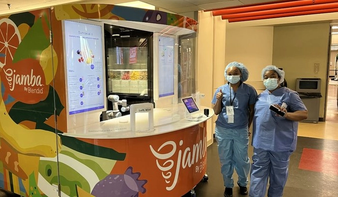 Un ospedale di Atlanta sta testando il chiosco robotizzato per frullati Jamba di Blendid.