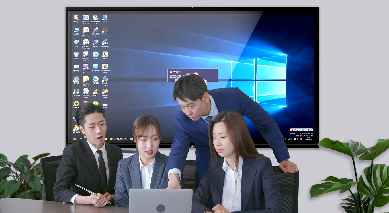 Computer multifunzione con lavagna interattiva e sistema di videoconferenza integrato.