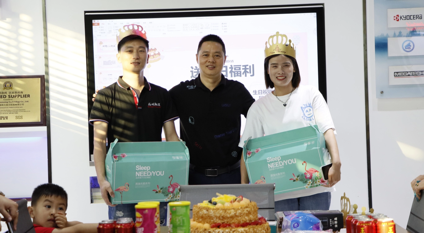 Festa di compleanno per i dipendenti nell'aprile 2020